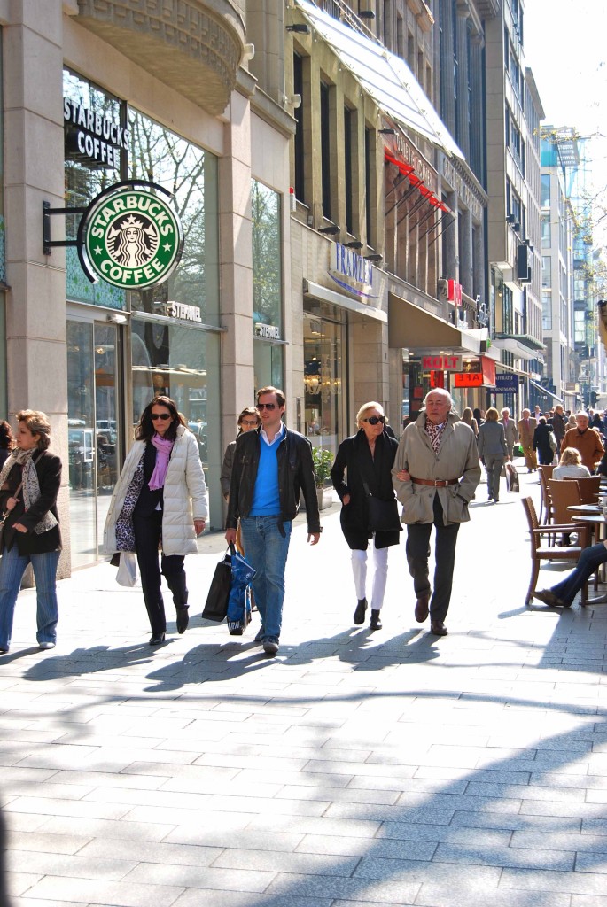 Konigsallee, Dusseldorf. Copyright Hernando Reyes