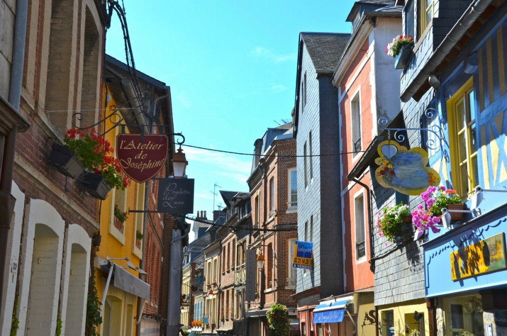 Calle de Honfleur, Francia. Copyright Hernando Reyes