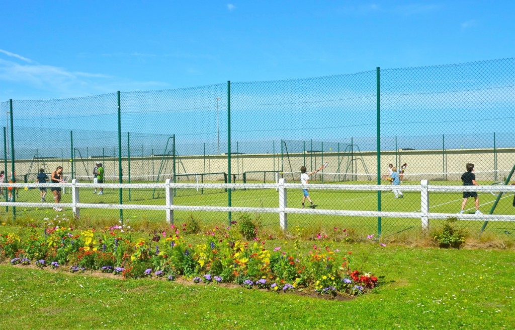 Canchas de tenis de la playa de Trouville, Francia. Copyright Hernando Reyes