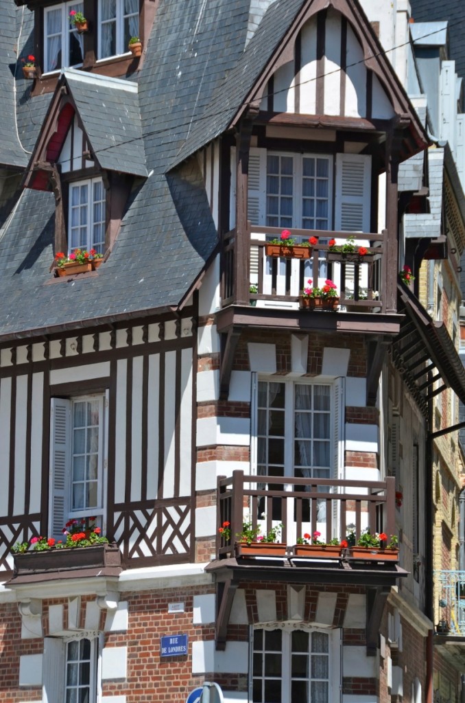 Casa de apartamentos. Trouville, Francia. Copyright Hernando Reyes
