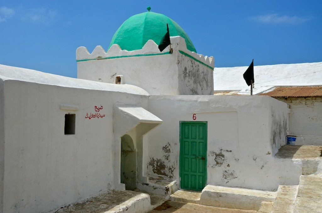 Tumba del Santo Sidi Mugaits en la playa de su mismo nombre. Marruecos. Copyright Hernando Reyes.