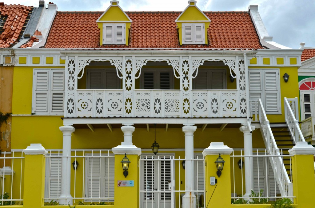 La casa amarilla del Caribe. Willemstad, Curazao. Copyright Hernando Reyes
