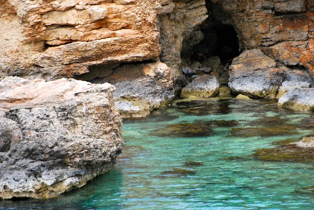 La cueva con Duncan Zammit. Copyright Hernando Reyes