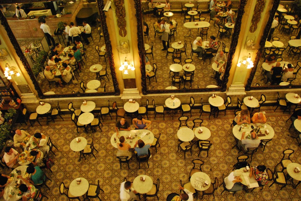 Vista desde el segundo piso de la Confitería Colombo. Copyright Hernando Reyes Isaza