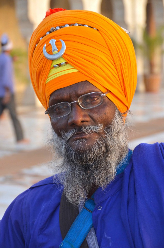 Sikh en el templo de Gurudwara Bangla Sahib. Delhi, India. Copyright Hernando Reyes