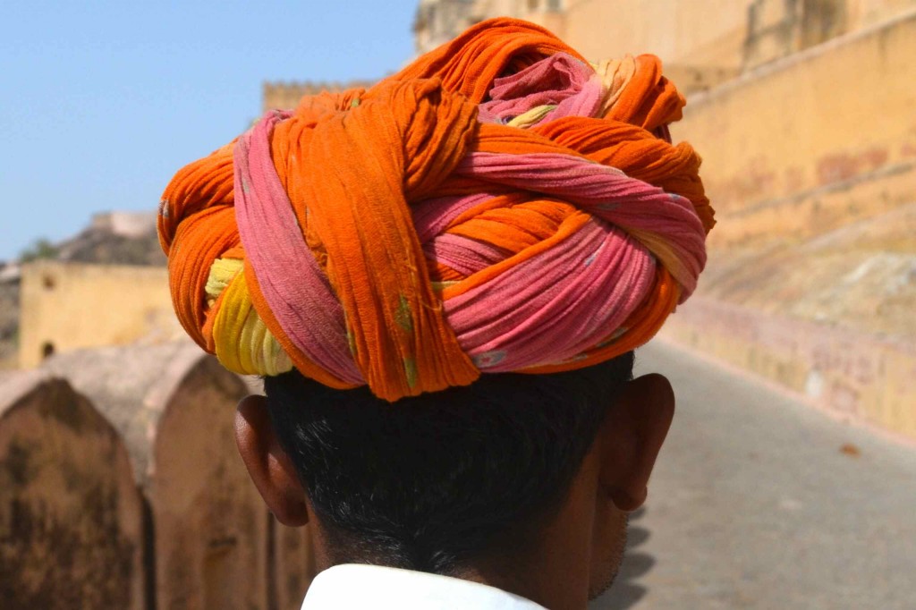 Turbante del Rajastán en el ascenso al Fuerte Amber. Jaipur India. Copyright Hernando Reyes
