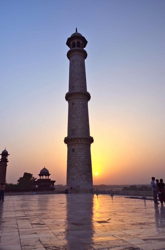 Una de las cuatro columnas del Taj Mahal. Agra, India. Copyright Hernando Reyes