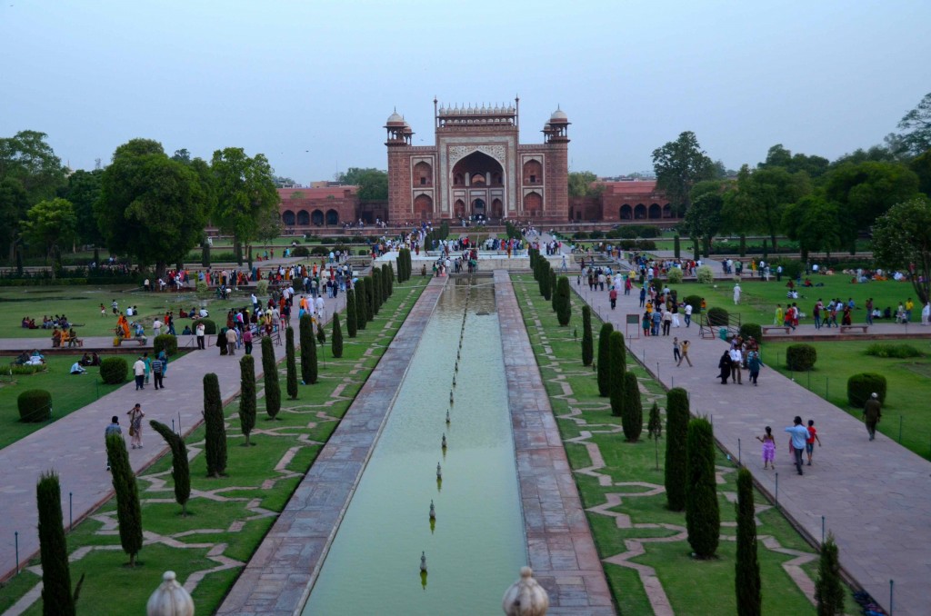 Panorámica del recinto del Taj Mahal desde el propio mausoleo. Agra, India. Copyright Hernando Reyes.