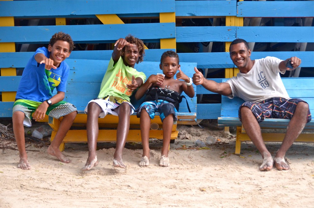 Gente de la playa de Sorobon, Bonaire. Antillas Holandesas. Copyright Hernando Reyes