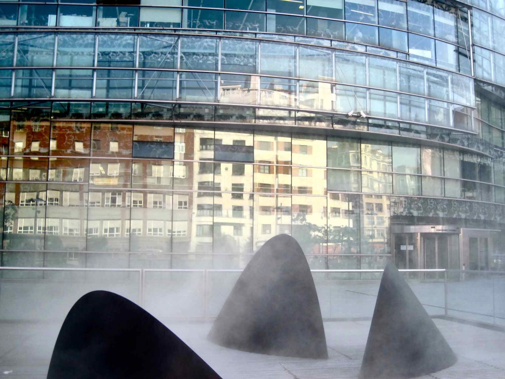 Edificio del Gobierno Vasco en Plaza Vizcaya. Copyright Araceli Viquiera